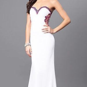 ** Strapless Prom dress with embroidery